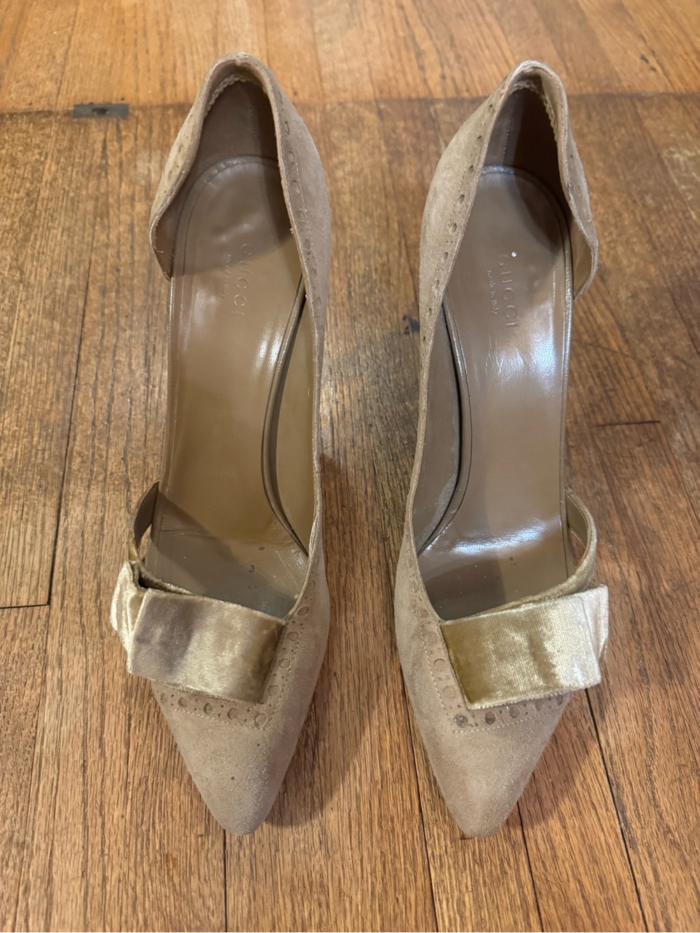 Suede Pointed-Toe Pumps with Bow Detail - Tan - size 9.5